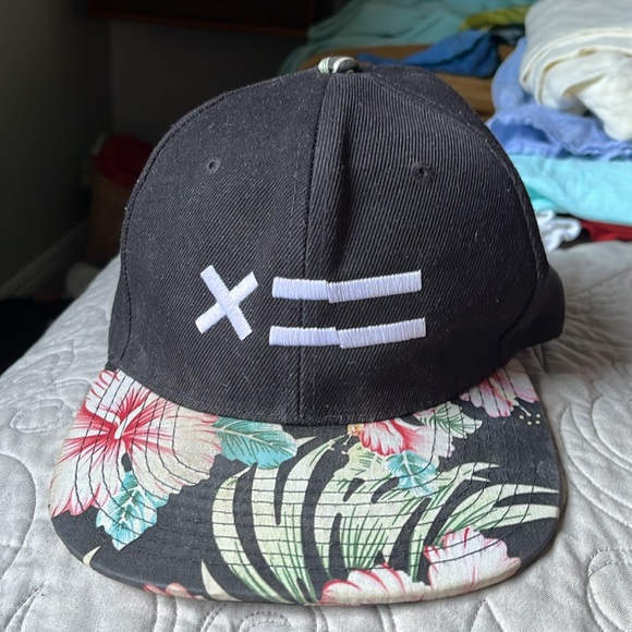 Tomboy X black tropical floral cap hat one size - Picture 2 of 5